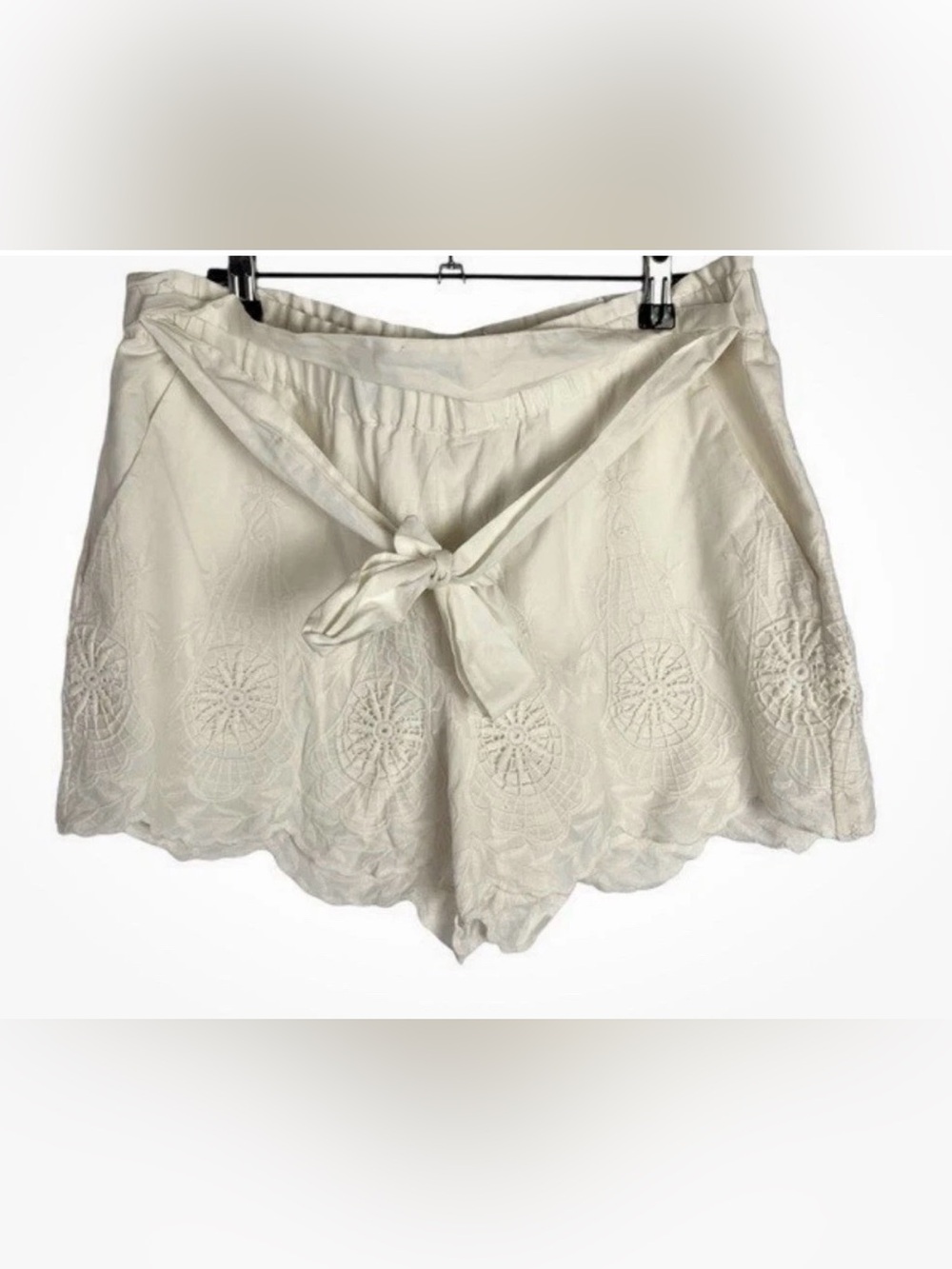 NWT Ann Taylor LOFT Ivory White Embroidered Scallop Hem Tie Waist Shorts Sz L